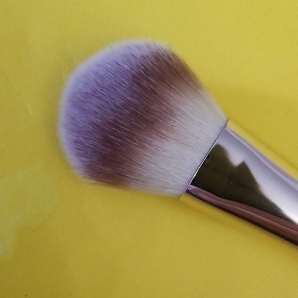 F.A.R.A.H. Pressed Powder Brush 620F